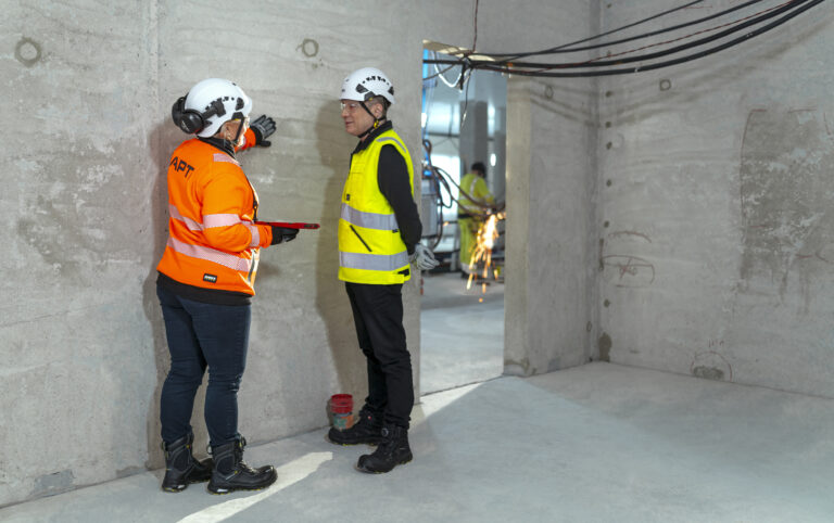 Projektityötä haluttiin kehittää Laptilla vastaamaan paremmin hajautetun työskentelyn tarpeita. | Lapti wanted to further develop project work practices to better support distributed collaboration.